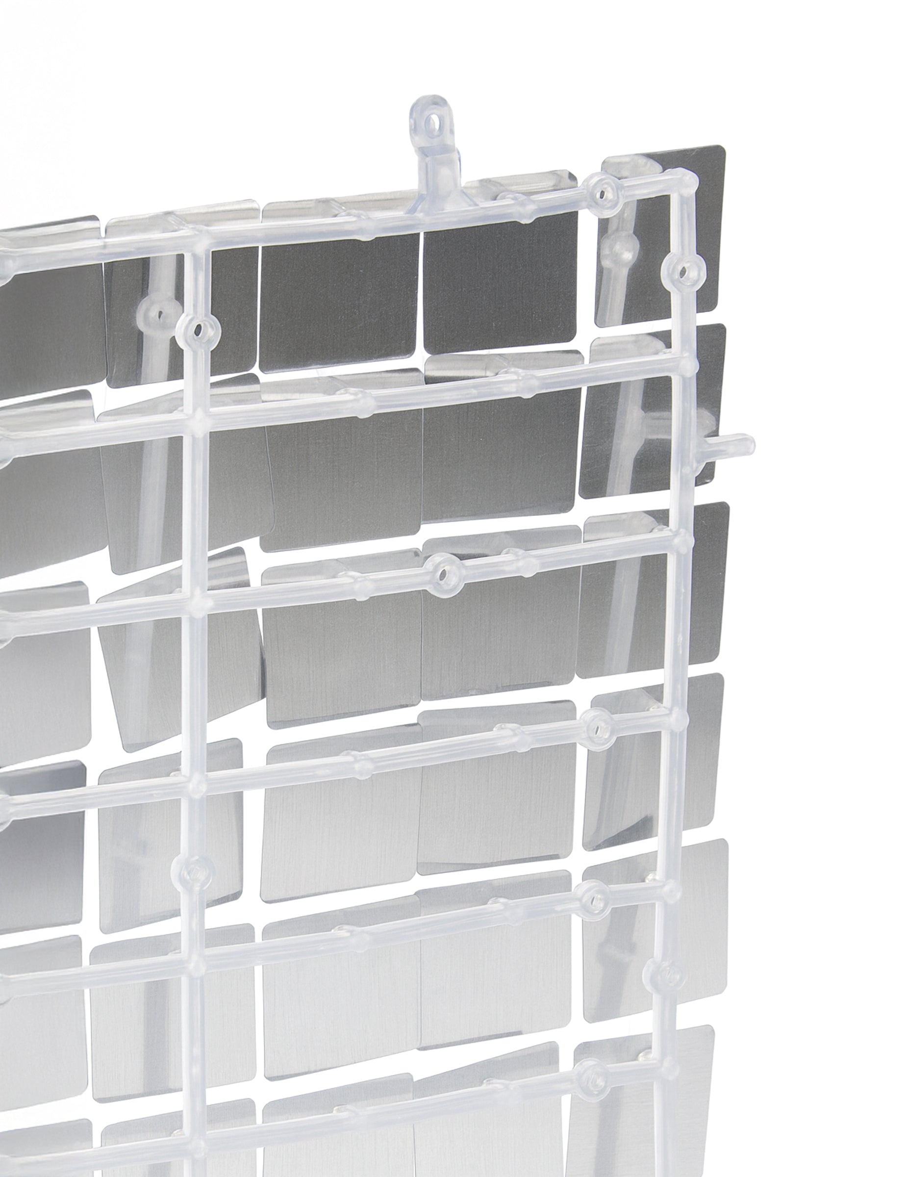 Vue de dos de la structure en plastique du panneau de fond argent brillant pour fête