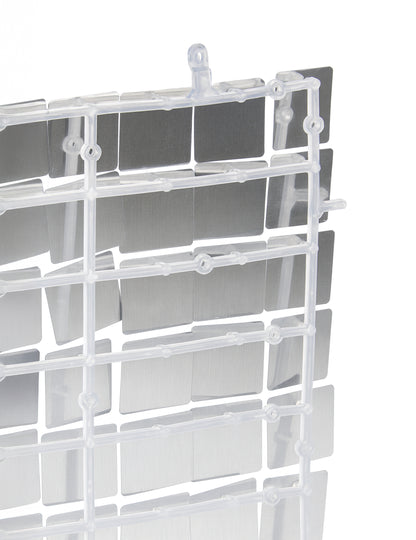 Vue de dos de la structure en plastique du panneau de fond argent brillant pour fête