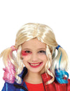 Perruque arlequine maléfique pour enfant blonde avec couettes rose et bleue
