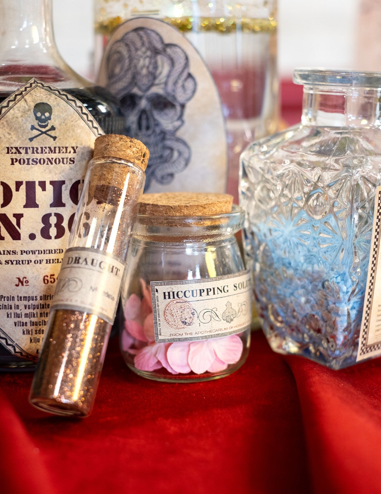 Mala staklena posuda s plutenim čepom 7 cm za šećerne bademe