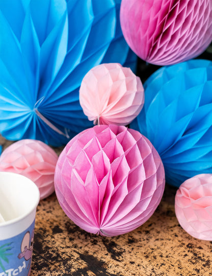 Mala roza saćasta papirnata kugla 10 cm viseća dekoracija 