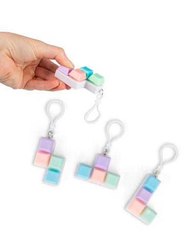 privjesak za ključeve s fidget tipkovnicom