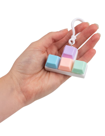 privjesak za ključeve s fidget tipkovnicom