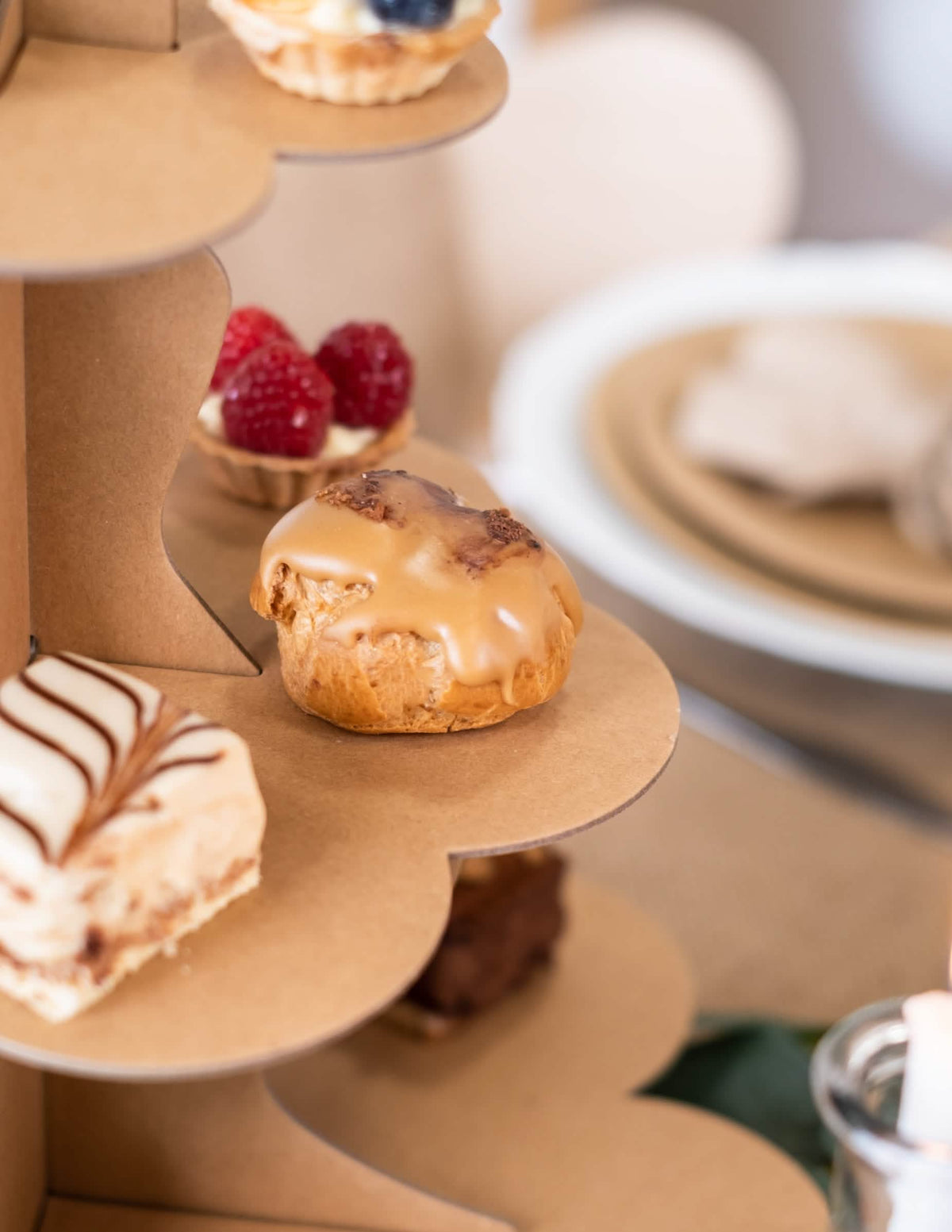 Stalak za cupcake s 3 etaže od kraft kartona
