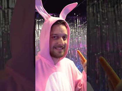 Muški ružičasti zec prerušen