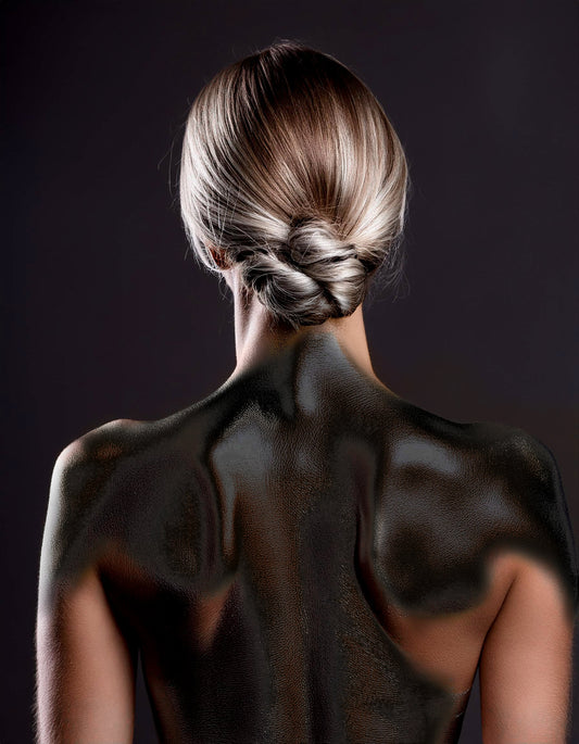 Vue de dos du spray pour le corps à paillettes noir
