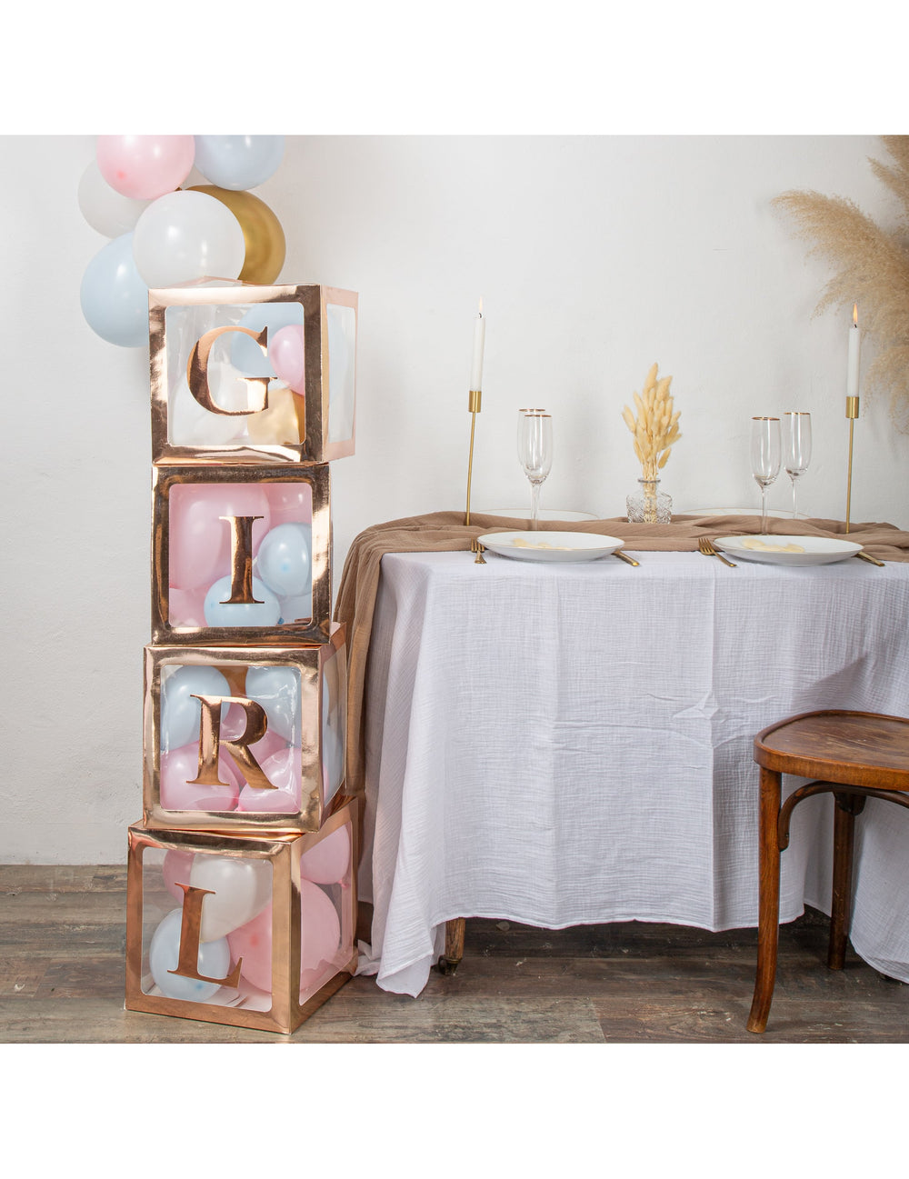 Mise en scène des stickers lettres girl pour baby shower rose gold