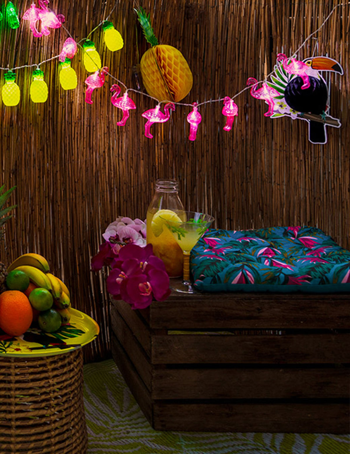 Vue d'ambiance tropicale de la suspension alvéolée toucan