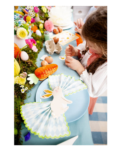 Viseći ukras od papira u obliku saća od mrkve 20 cm za Uskrs