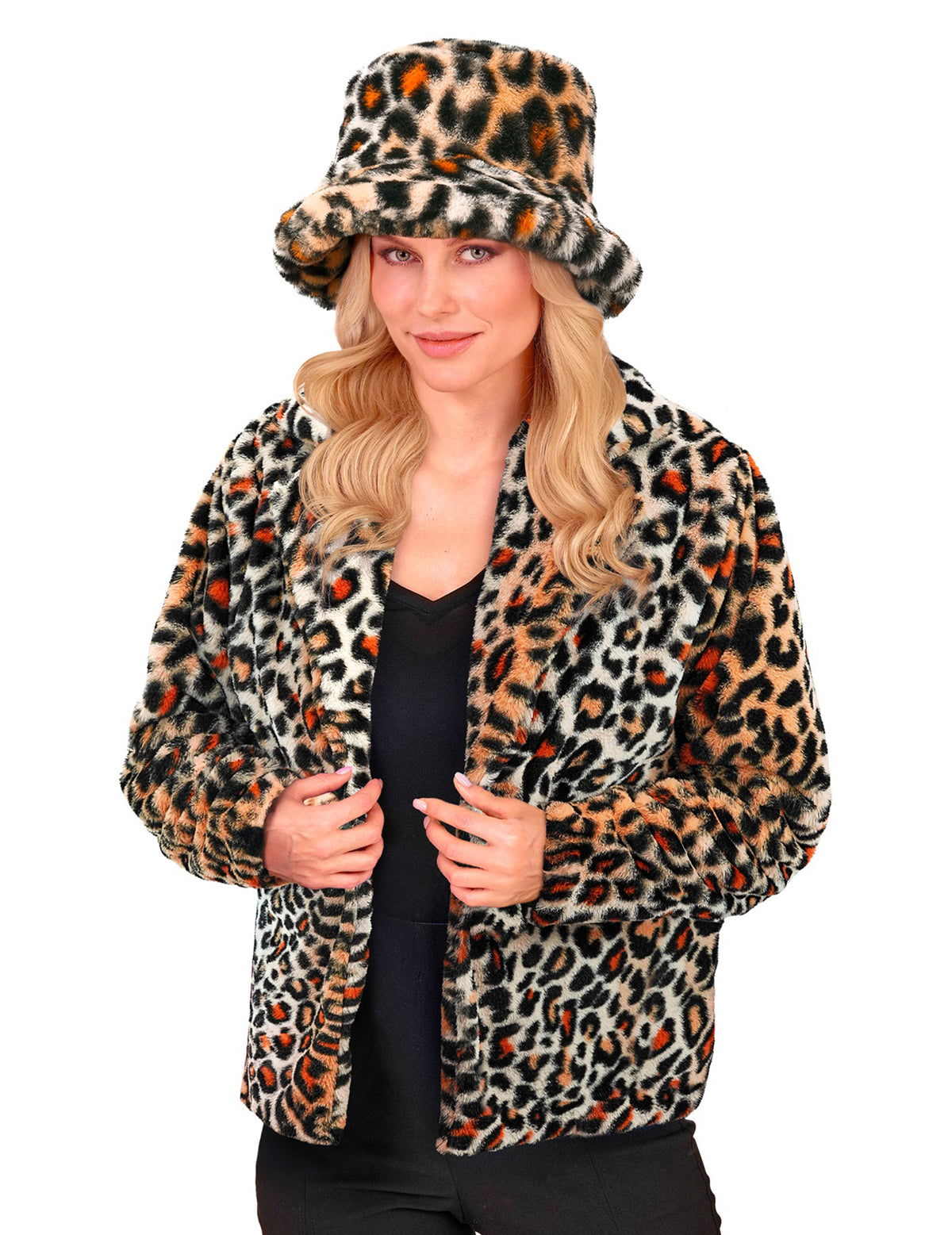 Vue de face avec chapeau assorti de la veste en peluche léopard