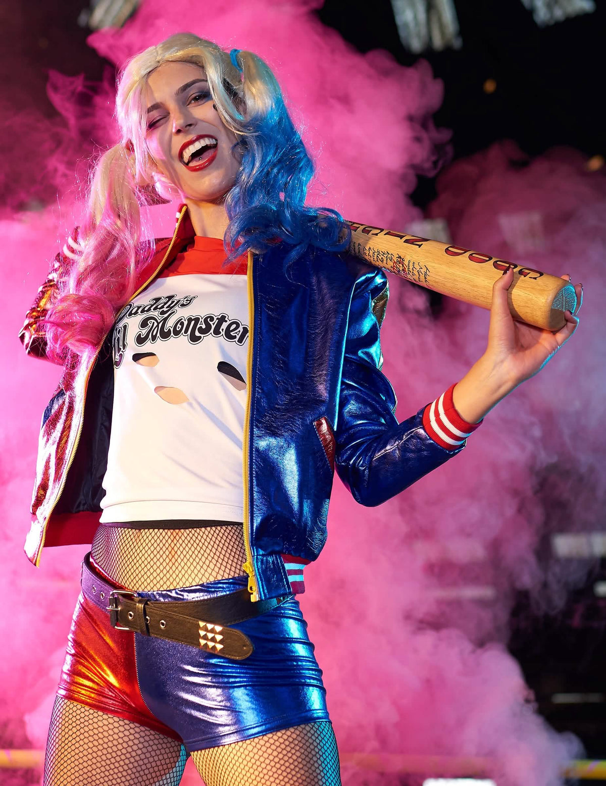 Scena s roza dimom iz jakne i ugrađenim majicama Harley Quinn Suicide squad™